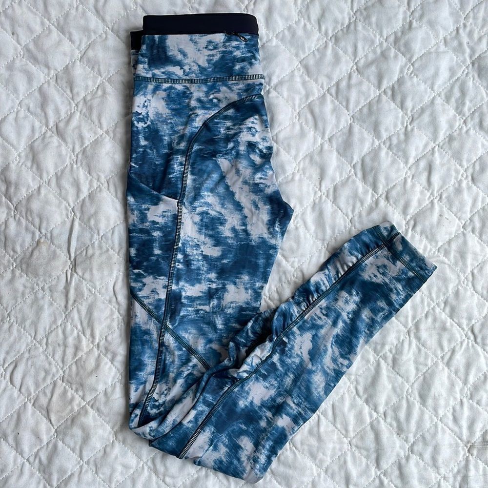Lululemon Athletica tie-dye blue/ white leggings spandex leggings size 4